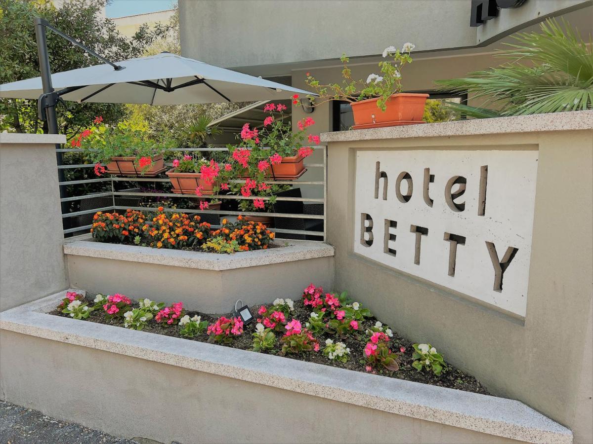 Hotel Betty B&B Rimini Exterior foto